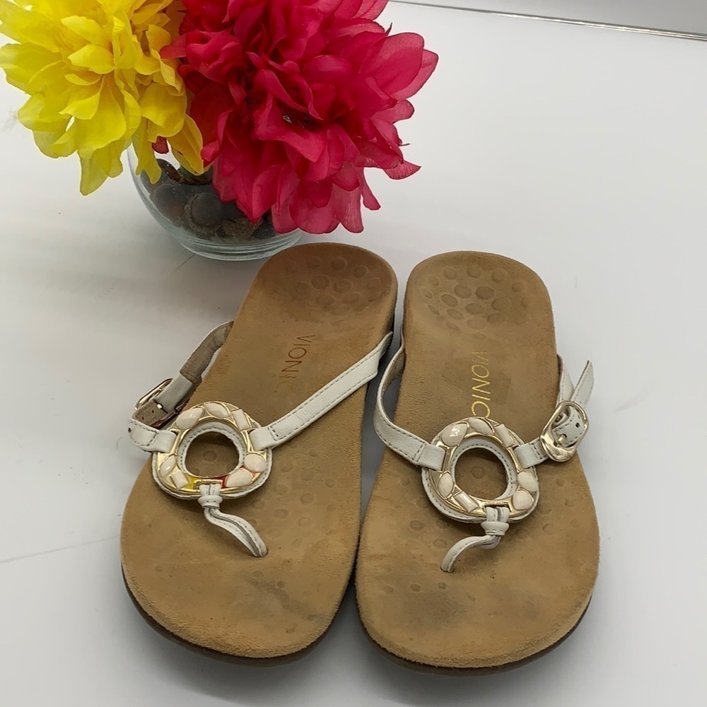 Vionic White Rocco Flip Flops  - Sz 7  VIO0131
